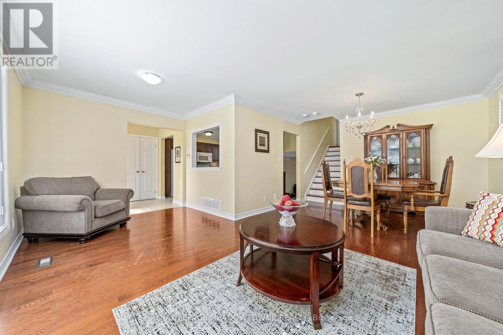 57 Dawson Crescent, Halton Hills (Georgetown), Ontario  L7G 1H3 - Photo 8 - W13744462