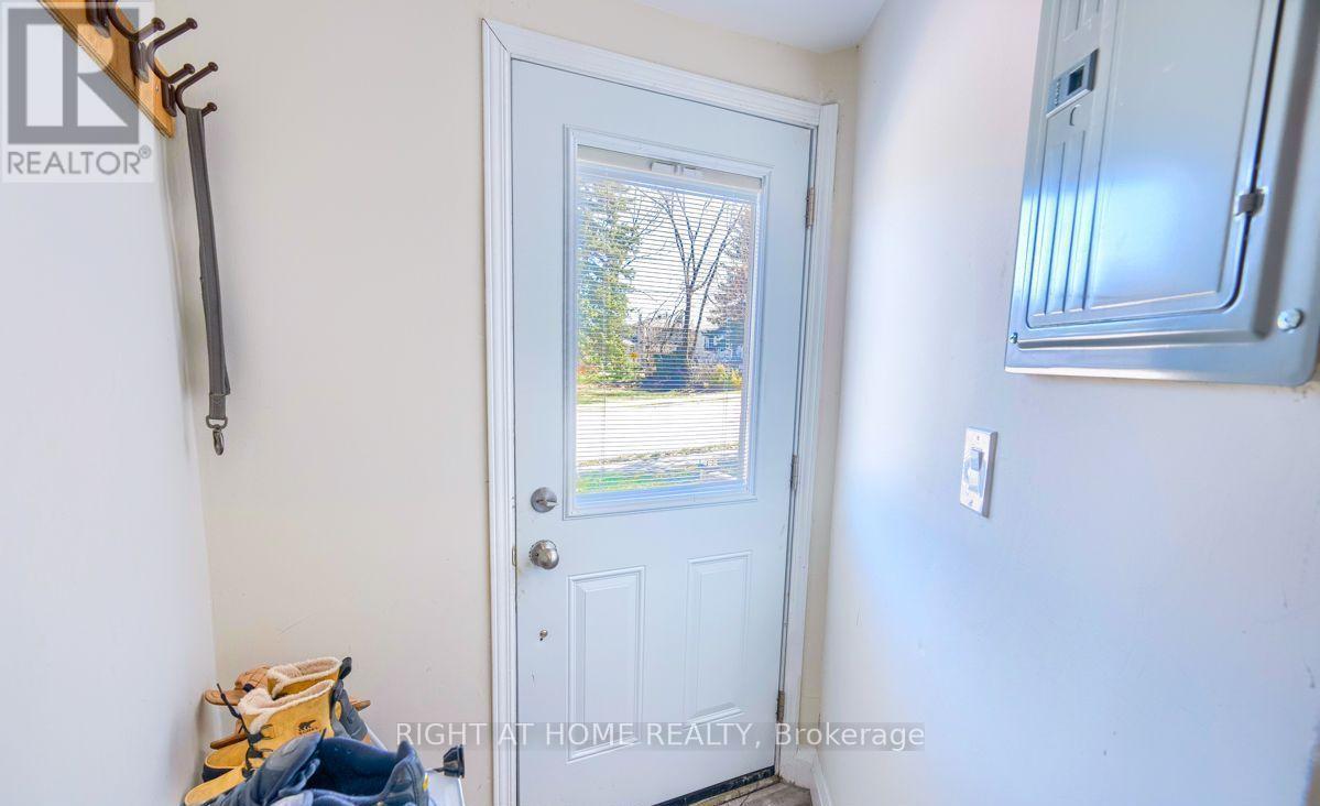 1 - 18 Ewing Street, Halton Hills (Georgetown), Ontario  L7G 2P7 - Photo 5 - W13748132