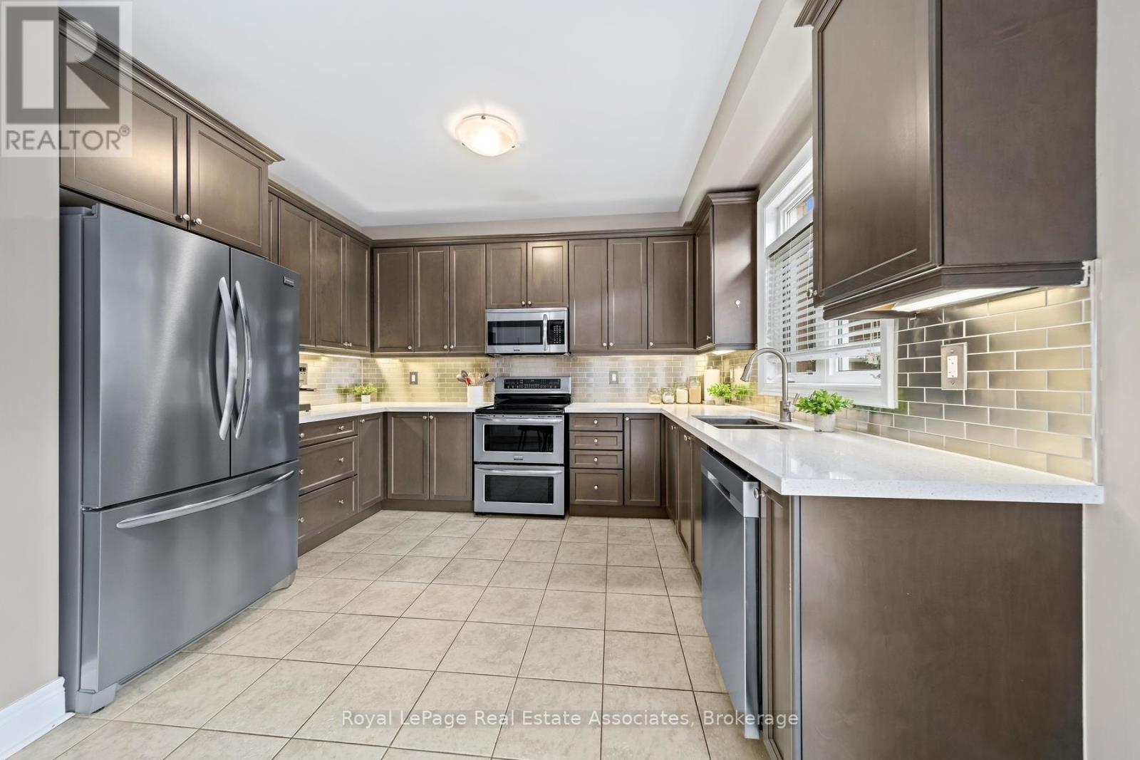 8 Duffel Crescent, Halton Hills (Georgetown), Ontario  L7G 0H7 - Photo 12 - W13751608
