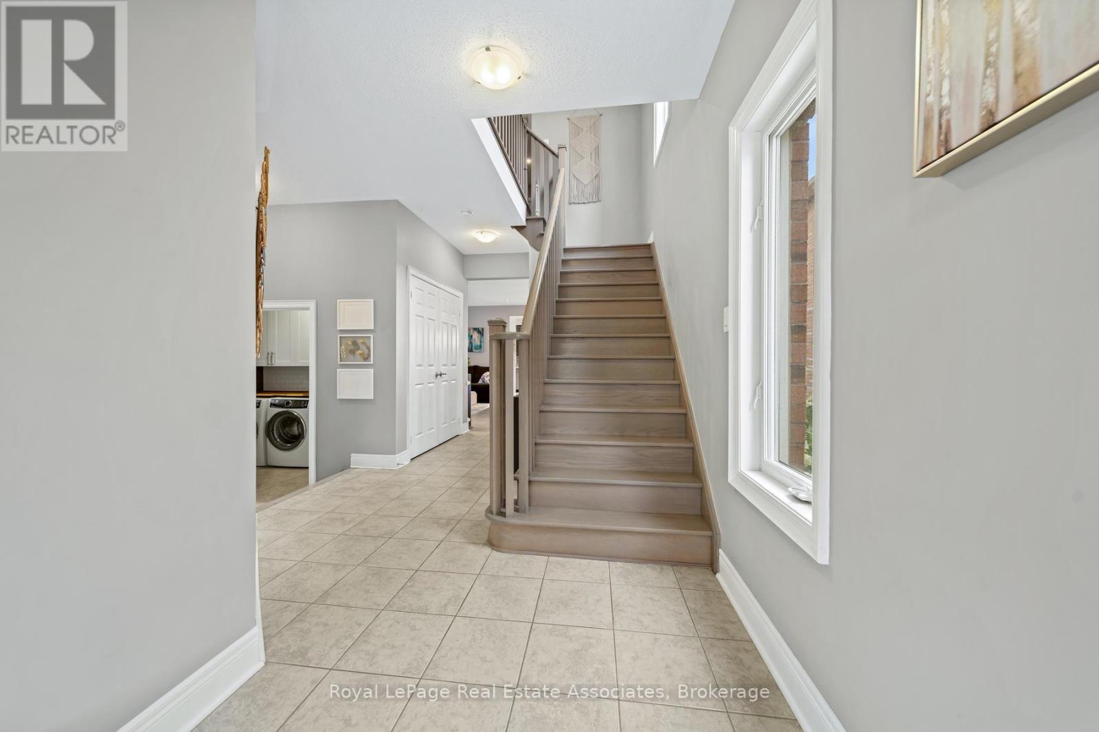 8 Duffel Crescent, Halton Hills (Georgetown), Ontario  L7G 0H7 - Photo 16 - W13751608