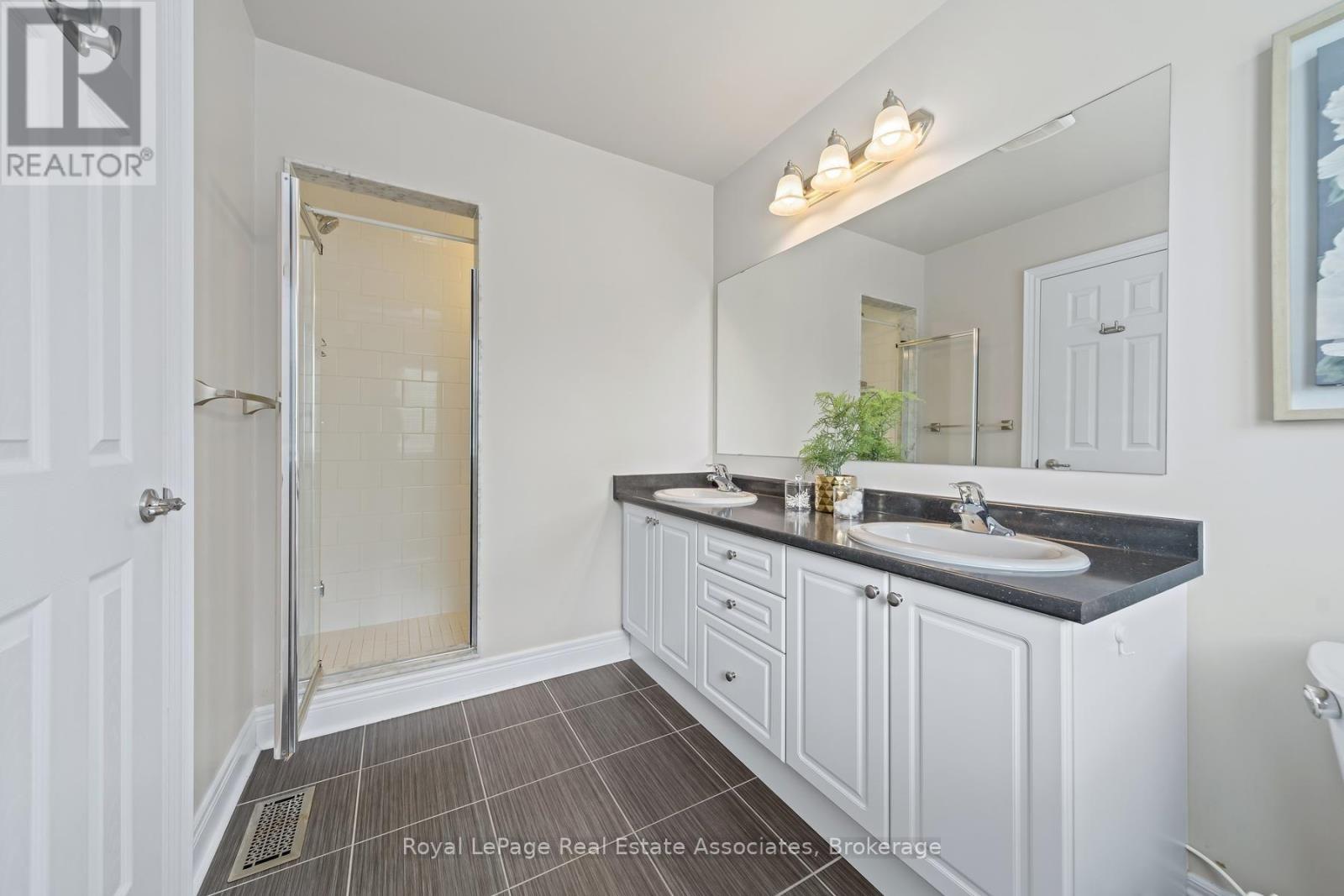8 Duffel Crescent, Halton Hills (Georgetown), Ontario  L7G 0H7 - Photo 21 - W13751608