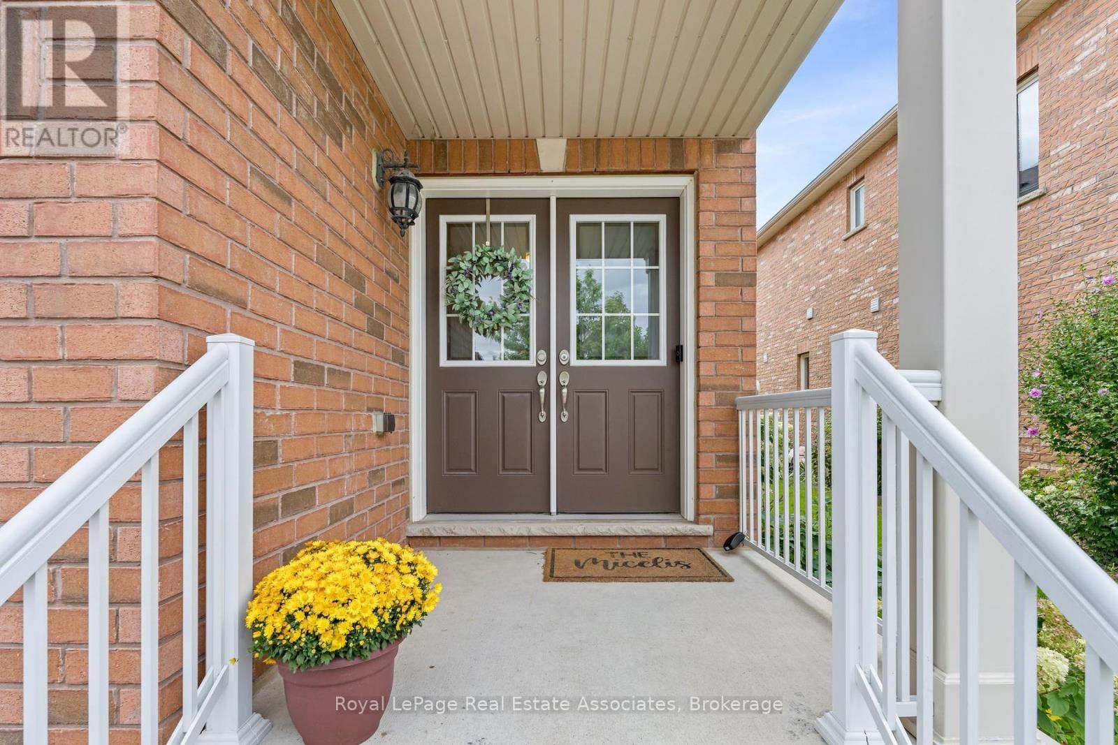 8 Duffel Crescent, Halton Hills (Georgetown), Ontario  L7G 0H7 - Photo 3 - W13751608
