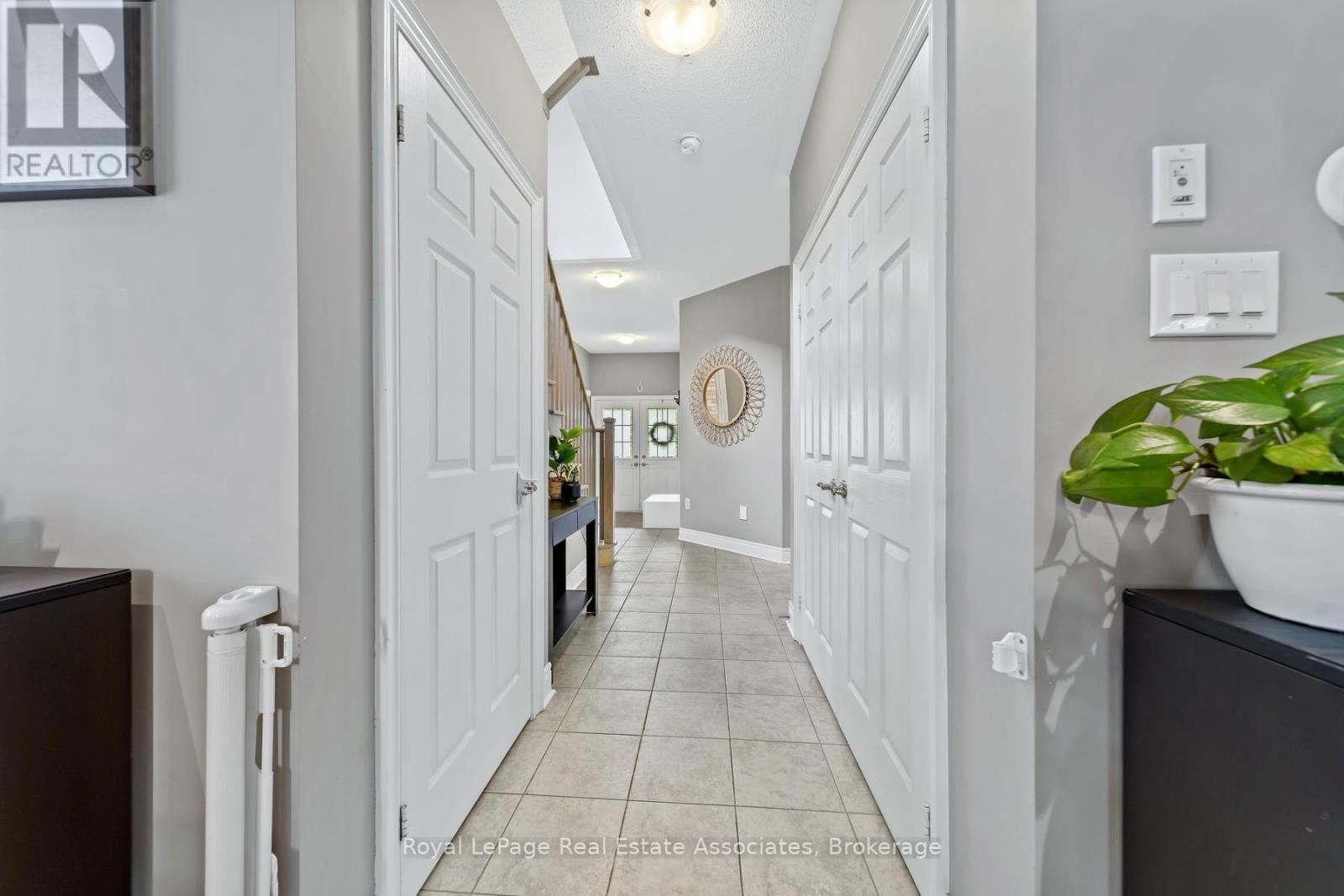 8 Duffel Crescent, Halton Hills (Georgetown), Ontario  L7G 0H7 - Photo 5 - W13751608