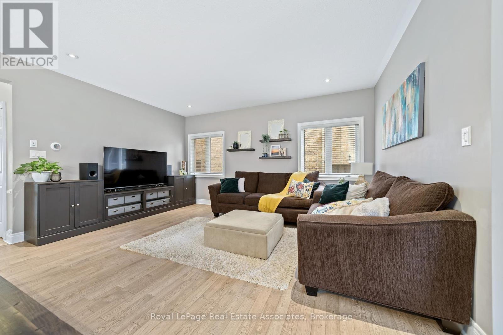 8 Duffel Crescent, Halton Hills (Georgetown), Ontario  L7G 0H7 - Photo 6 - W13751608