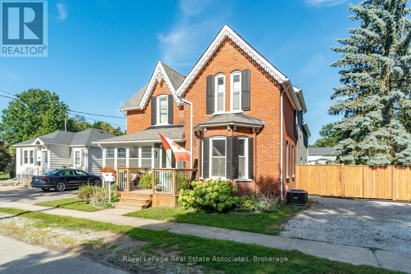 231 Arthur Street, Halton Hills (Ac Acton), Ontario  L7J 1L9 - Photo 2 - W13759482