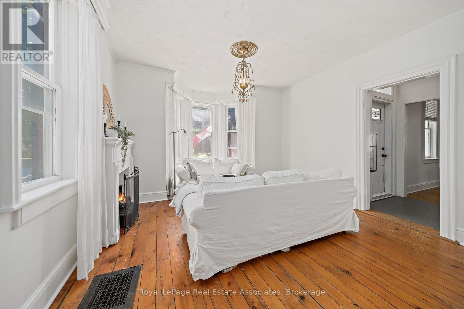 231 Arthur Street, Halton Hills (Ac Acton), Ontario  L7J 1L9 - Photo 8 - W13759482