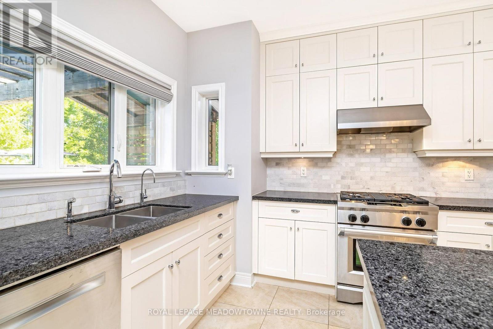 288 Eaton Street, Halton Hills (Georgetown), Ontario  L7G 6N8 - Photo 15 - W13772076