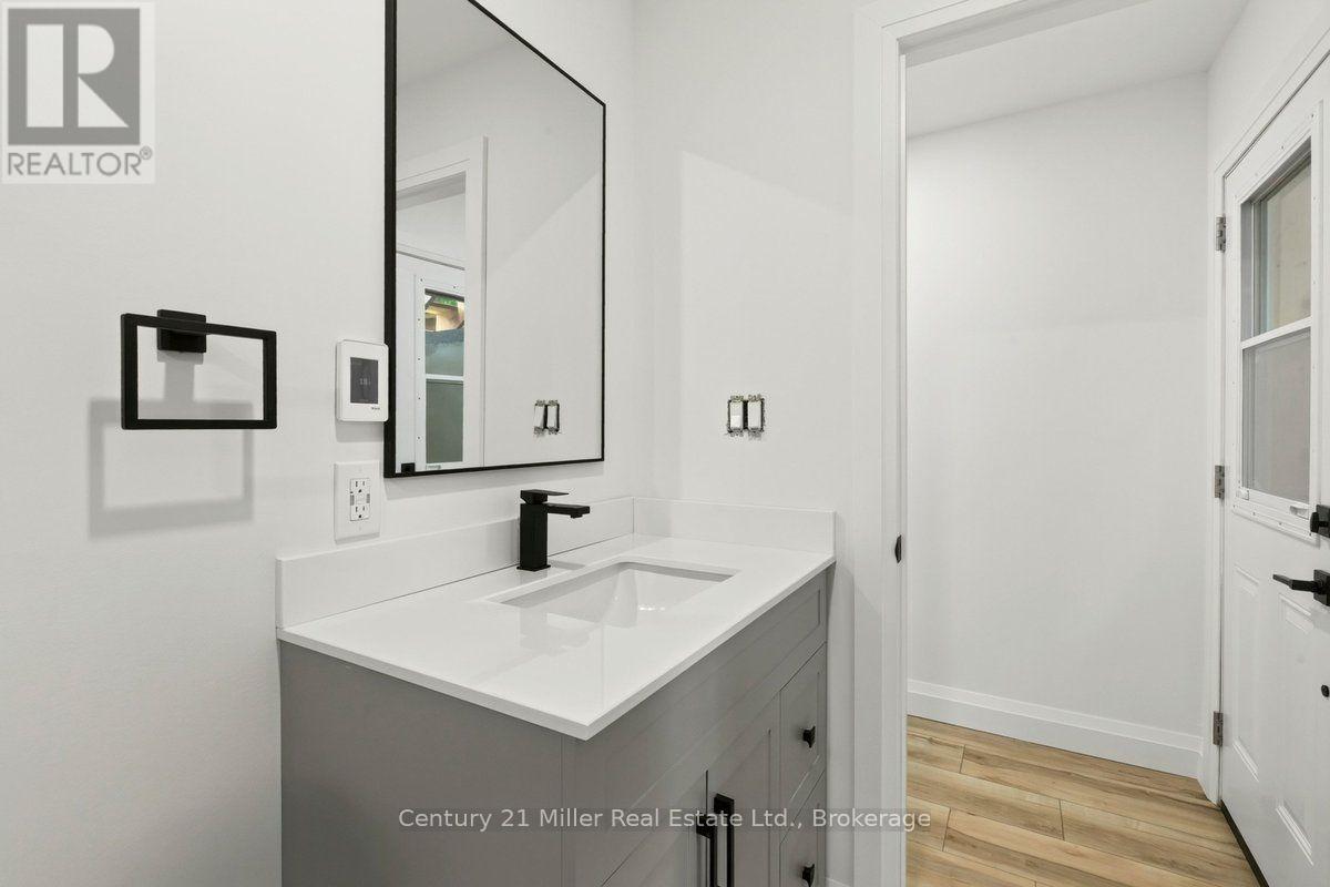 39 Victoria Street, Halton Hills (Georgetown), Ontario  L7G 3N5 - Photo 12 - W13772626