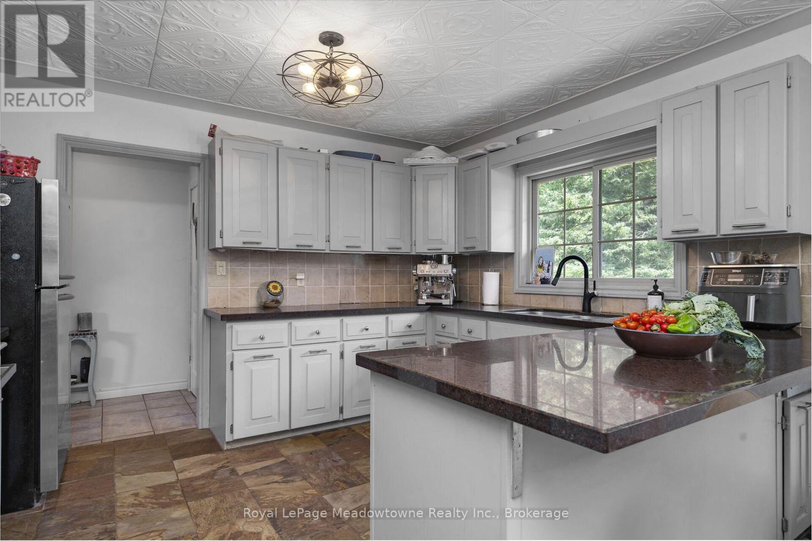 13306 Sixth Line, Milton (Na Rural Nassagaweya), Ontario  L7J 2L7 - Photo 14 - W13774314