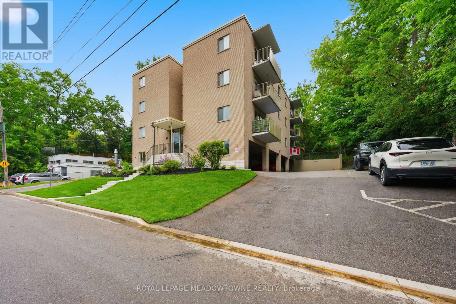 301 - 49 Park Avenue, Halton Hills (Georgetown), Ontario  L7G 3H9 - Photo 1 - W13774570