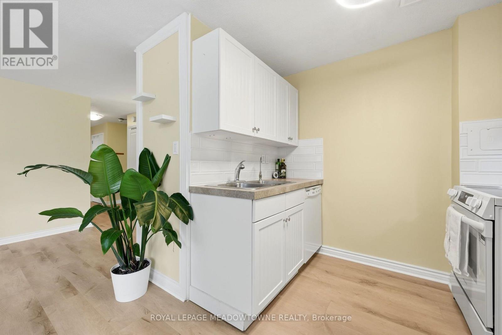 301 - 49 Park Avenue, Halton Hills (Georgetown), Ontario  L7G 3H9 - Photo 17 - W13774570