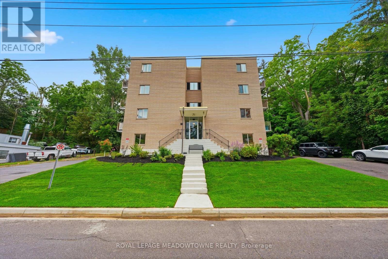 301 - 49 Park Avenue, Halton Hills (Georgetown), Ontario  L7G 3H9 - Photo 3 - W13774570
