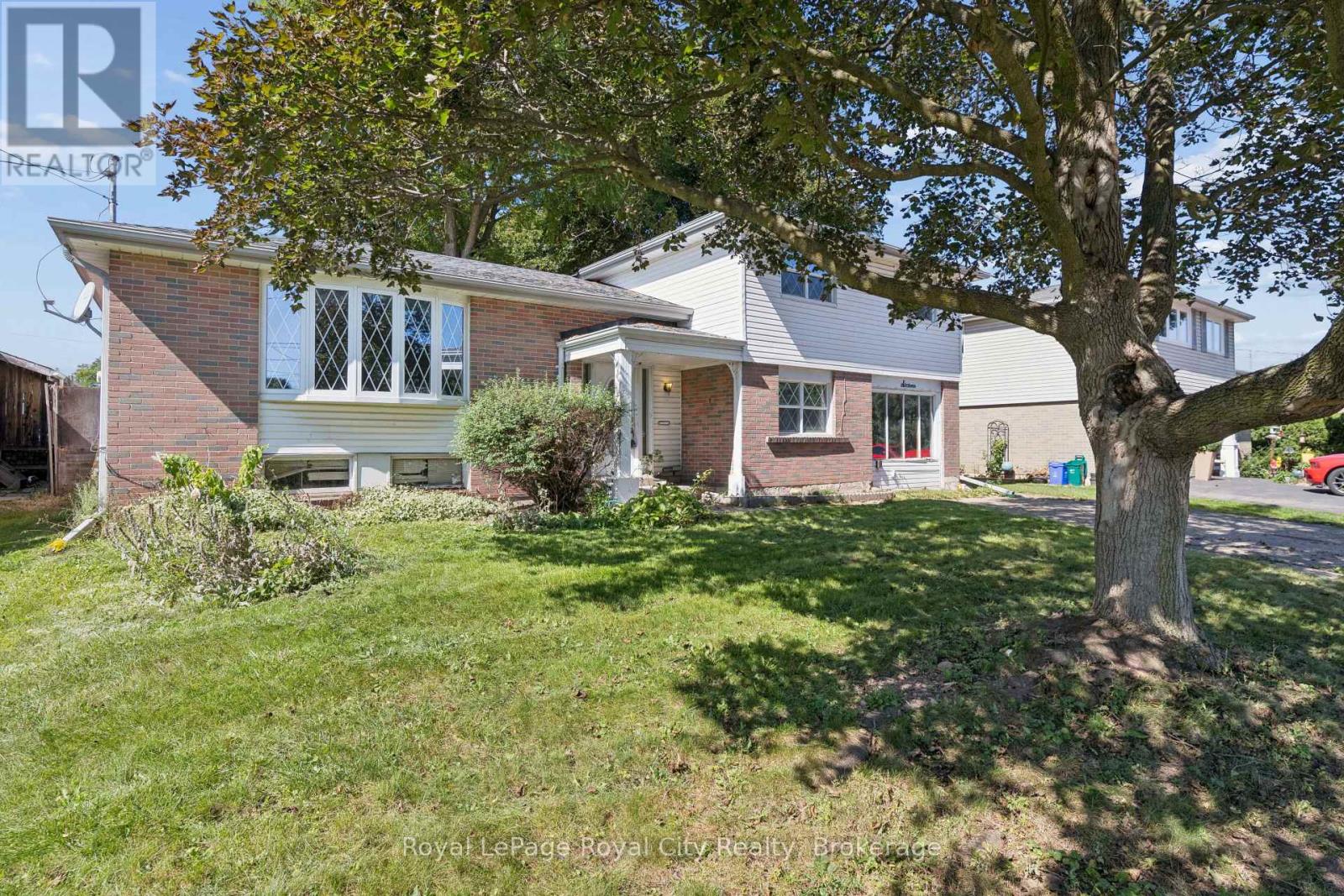 16 Heather Court, Halton Hills (Georgetown), Ontario  L7G 2R6 - Photo 1 - W13781946