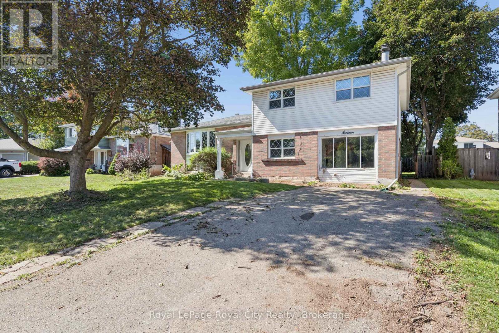 16 Heather Court, Halton Hills (Georgetown), Ontario  L7G 2R6 - Photo 2 - W13781946