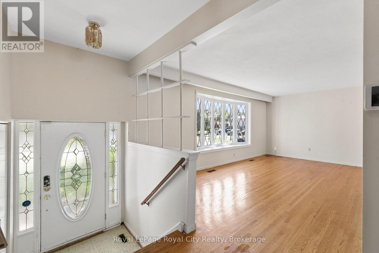 16 Heather Court, Halton Hills (Georgetown), Ontario  L7G 2R6 - Photo 3 - W13781946