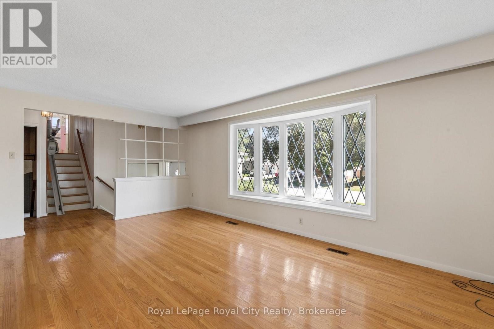 16 Heather Court, Halton Hills (Georgetown), Ontario  L7G 2R6 - Photo 6 - W13781946
