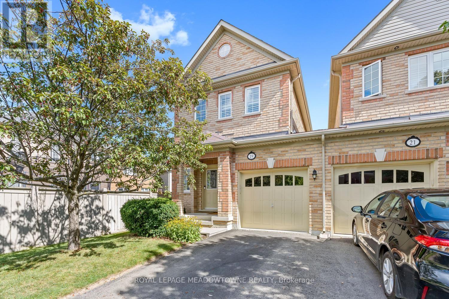 19 Goldham Way, Halton Hills (Georgetown), Ontario  L7G 0B2 - Photo 2 - W13784600