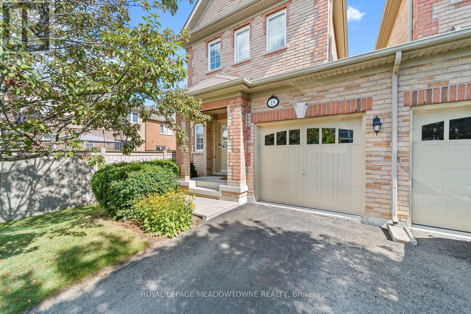 19 Goldham Way, Halton Hills (Georgetown), Ontario  L7G 0B2 - Photo 3 - W13784600