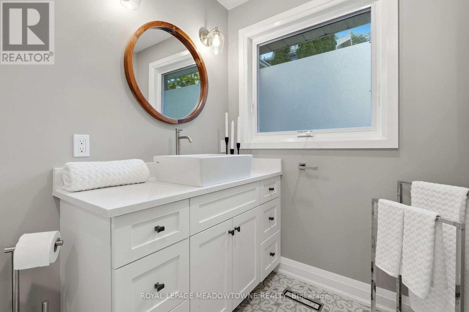7 Terry Court, Halton Hills (Georgetown), Ontario  L7G 1P4 - Photo 23 - W13784890