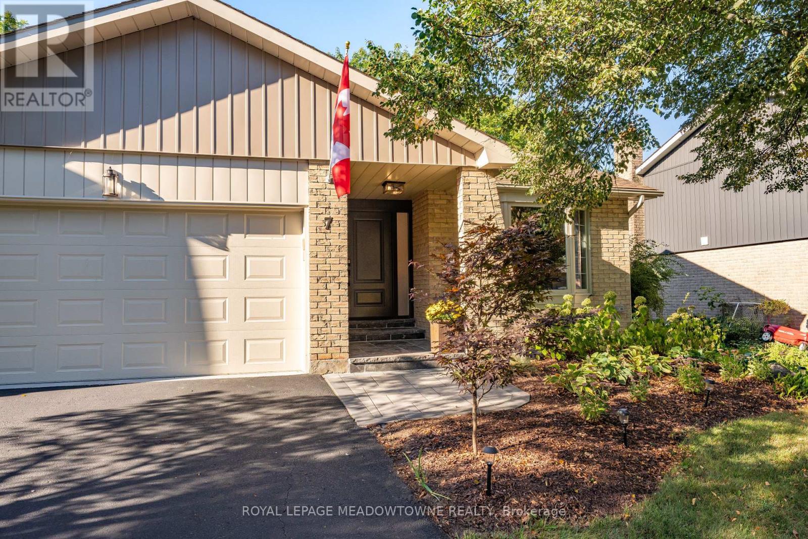 7 Terry Court, Halton Hills (Georgetown), Ontario  L7G 1P4 - Photo 3 - W13784890