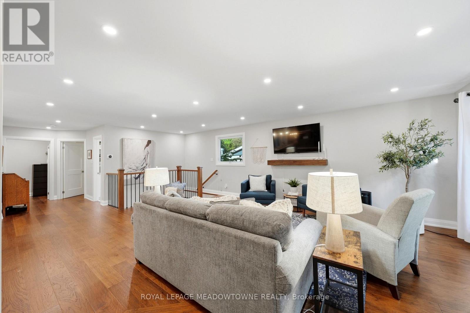 7 Terry Court, Halton Hills (Georgetown), Ontario  L7G 1P4 - Photo 7 - W13784890