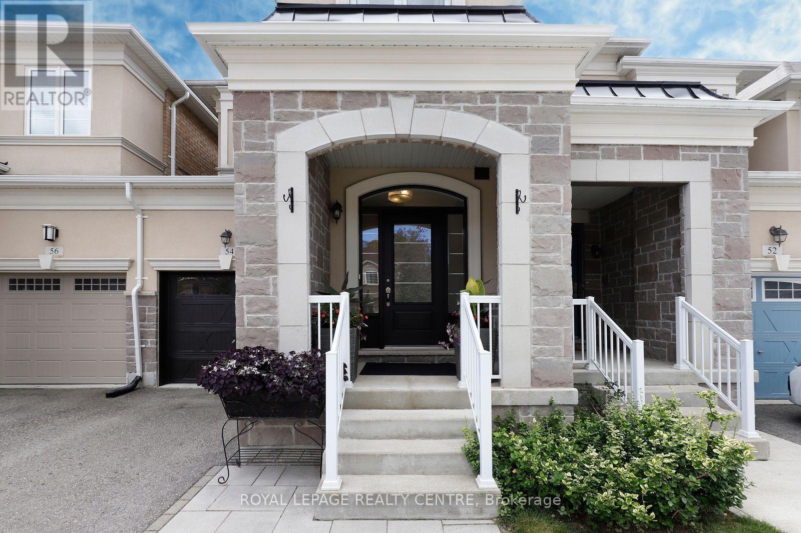 54 Upper Canada Court, Halton Hills (Georgetown), Ontario  L7G 0L1 - Photo 4 - W13785510