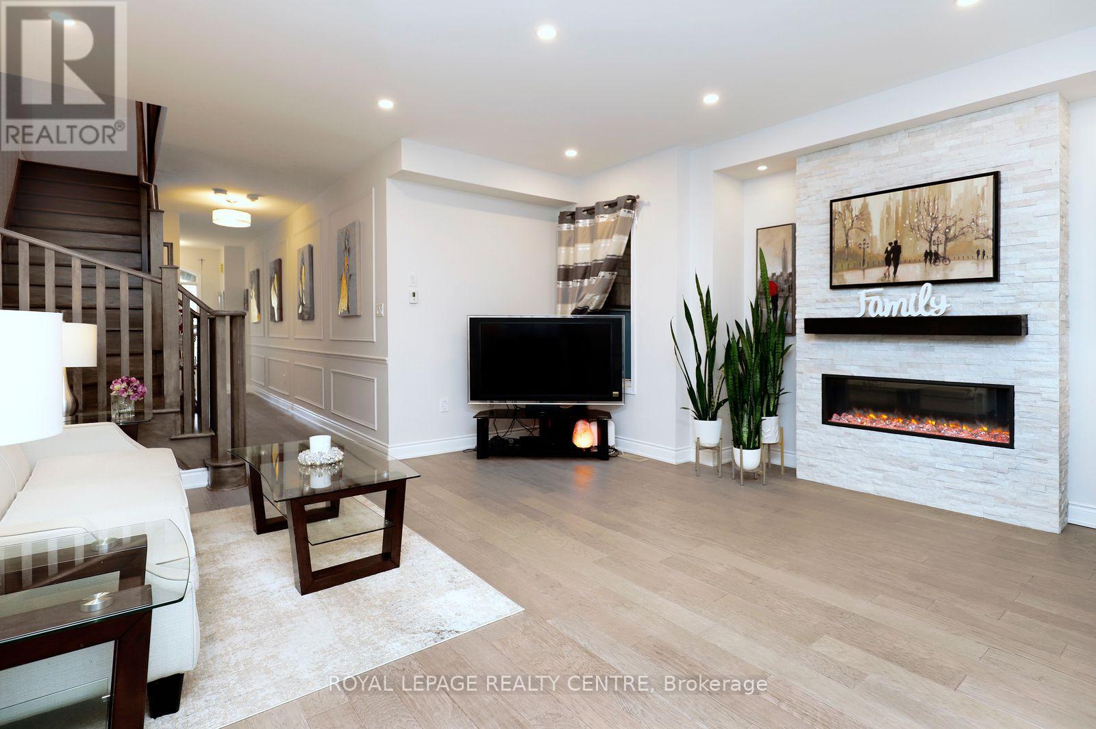 54 Upper Canada Court, Halton Hills (Georgetown), Ontario  L7G 0L1 - Photo 8 - W13785510