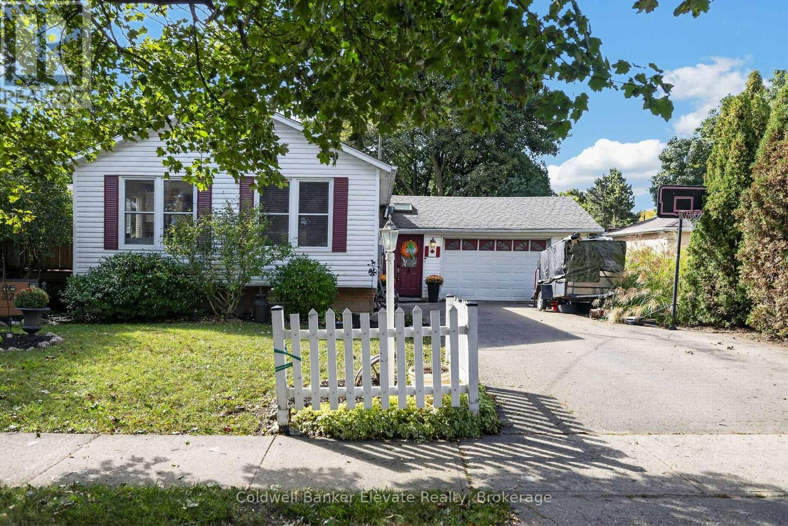 32 Chelvin Drive, Halton Hills (Georgetown), Ontario  L7G 4P9 - Photo 2 - W13785662