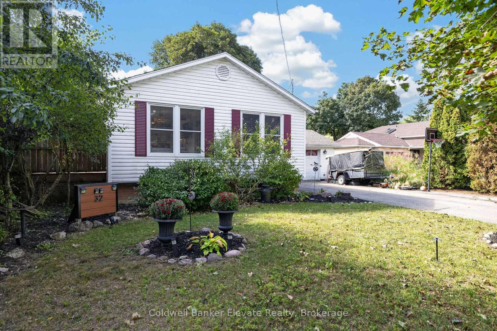 32 Chelvin Drive, Halton Hills (Georgetown), Ontario  L7G 4P9 - Photo 3 - W13785662