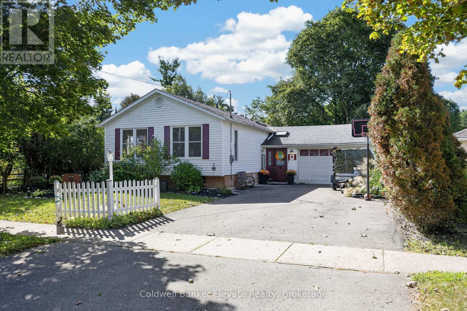 32 Chelvin Drive, Halton Hills (Georgetown), Ontario  L7G 4P9 - Photo 5 - W13785662