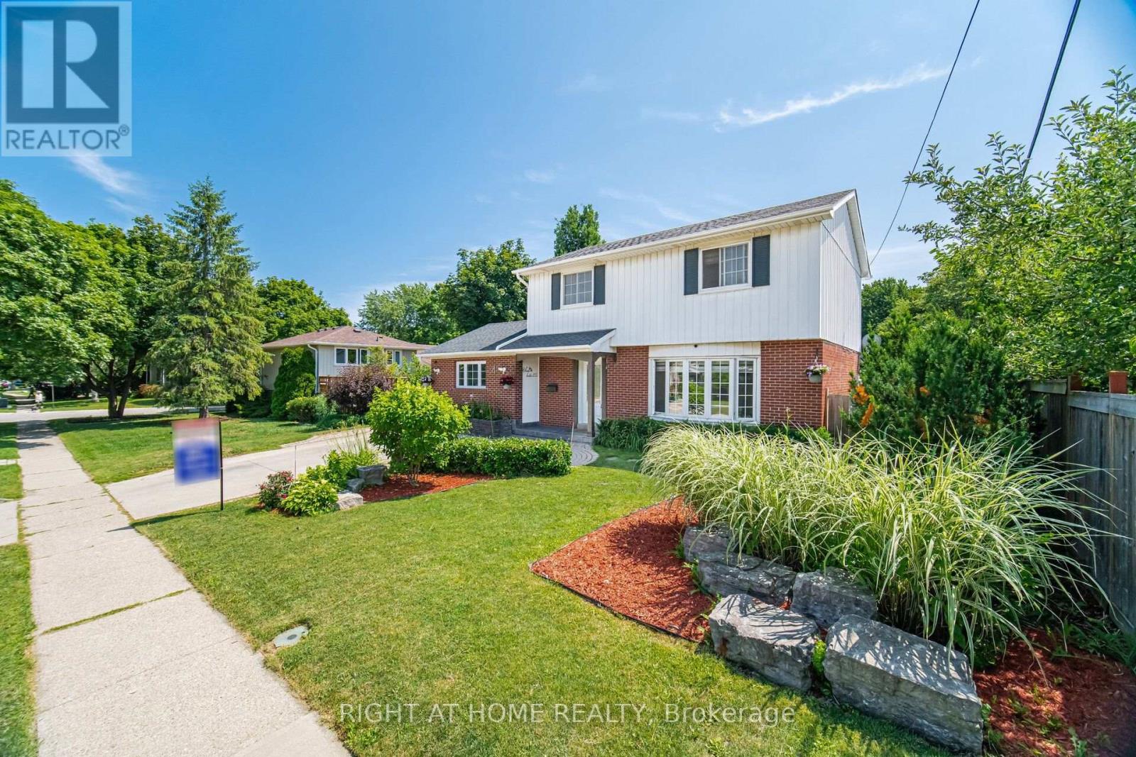 4 Rosefield Drive, Halton Hills (Georgetown), Ontario  L7G 4R1 - Photo 4 - W13795240