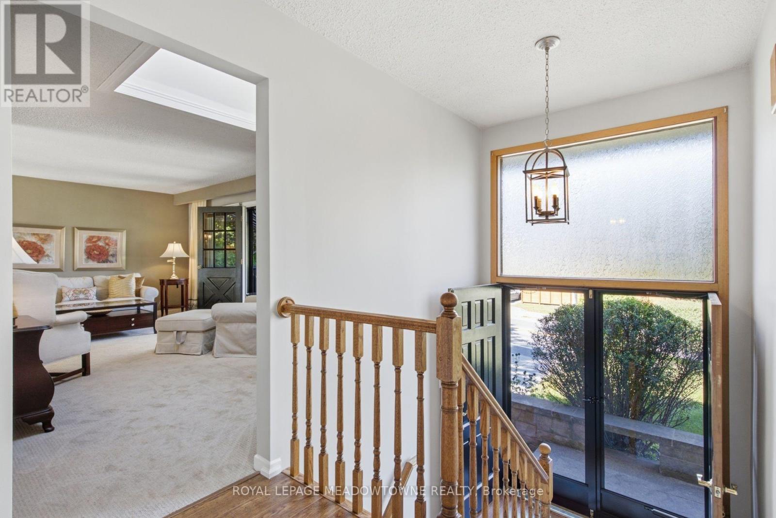 273 Maple Avenue, Halton Hills (Georgetown), Ontario  L7G 1W6 - Photo 4 - W13797890