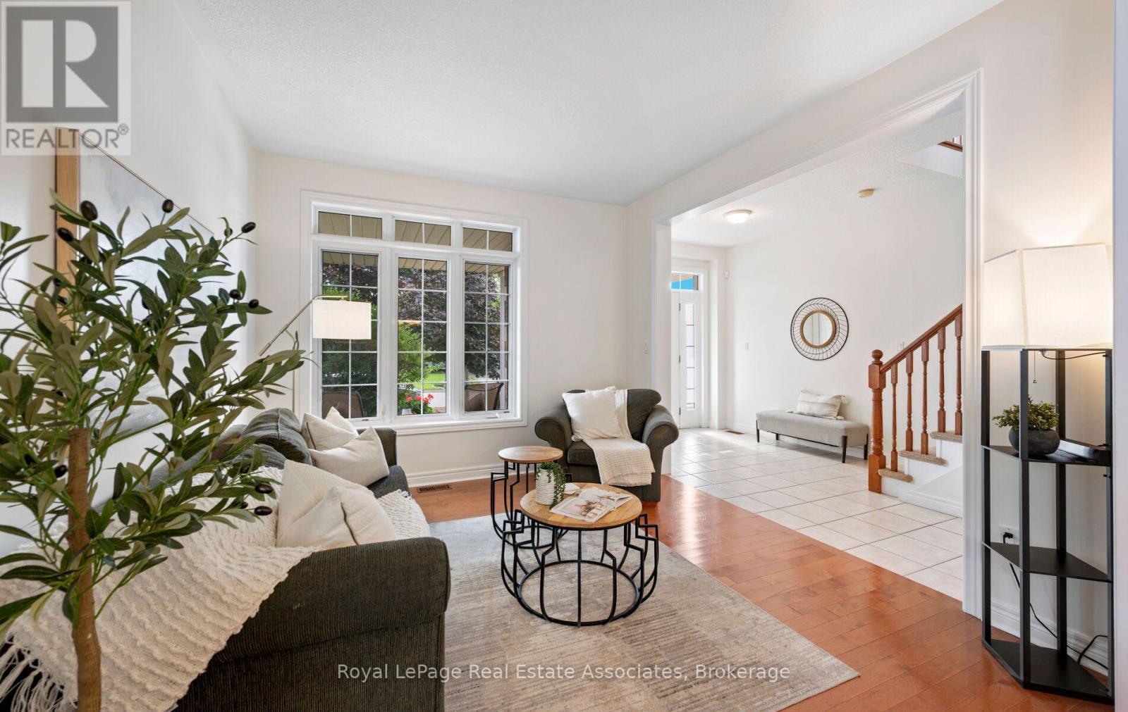 17 Nelles Street, Halton Hills (Ac Acton), Ontario  L7J 2Y7 - Photo 11 - W13797958