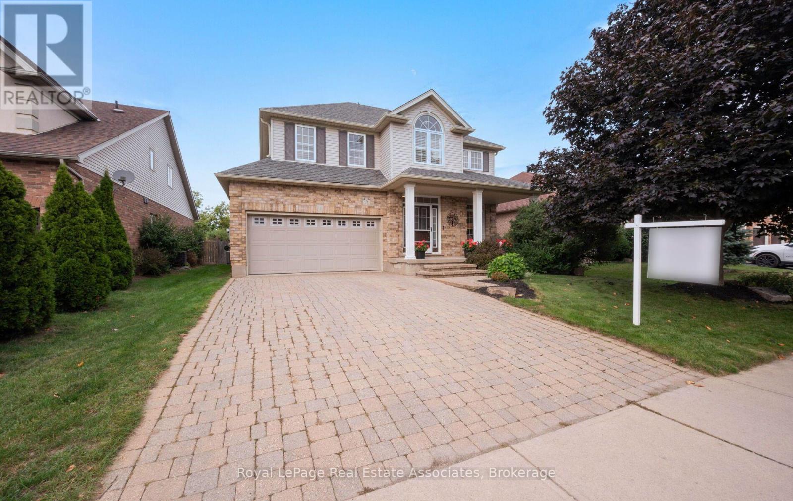 17 Nelles Street, Halton Hills (Ac Acton), Ontario  L7J 2Y7 - Photo 2 - W13797958