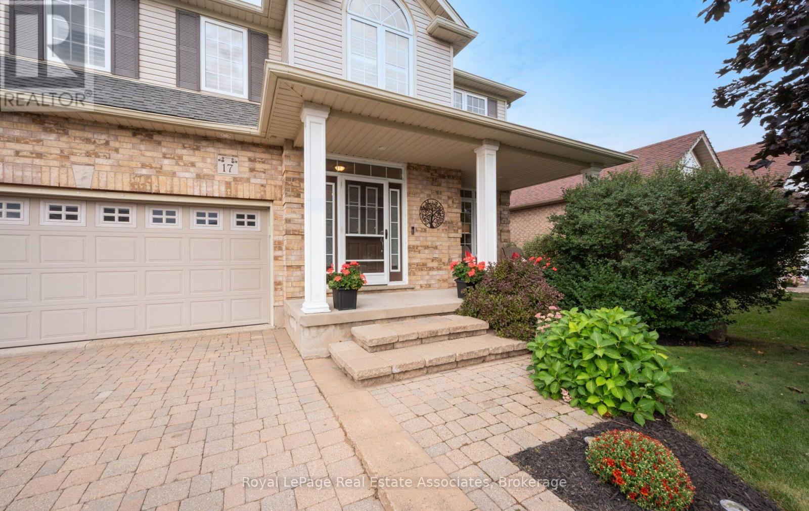 17 Nelles Street, Halton Hills (Ac Acton), Ontario  L7J 2Y7 - Photo 3 - W13797958