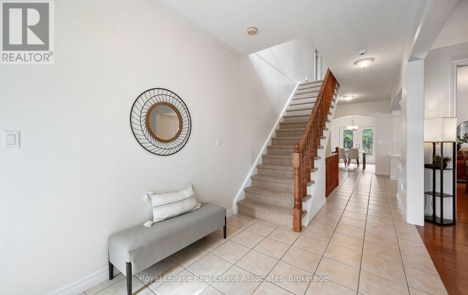 17 Nelles Street, Halton Hills (Ac Acton), Ontario  L7J 2Y7 - Photo 4 - W13797958