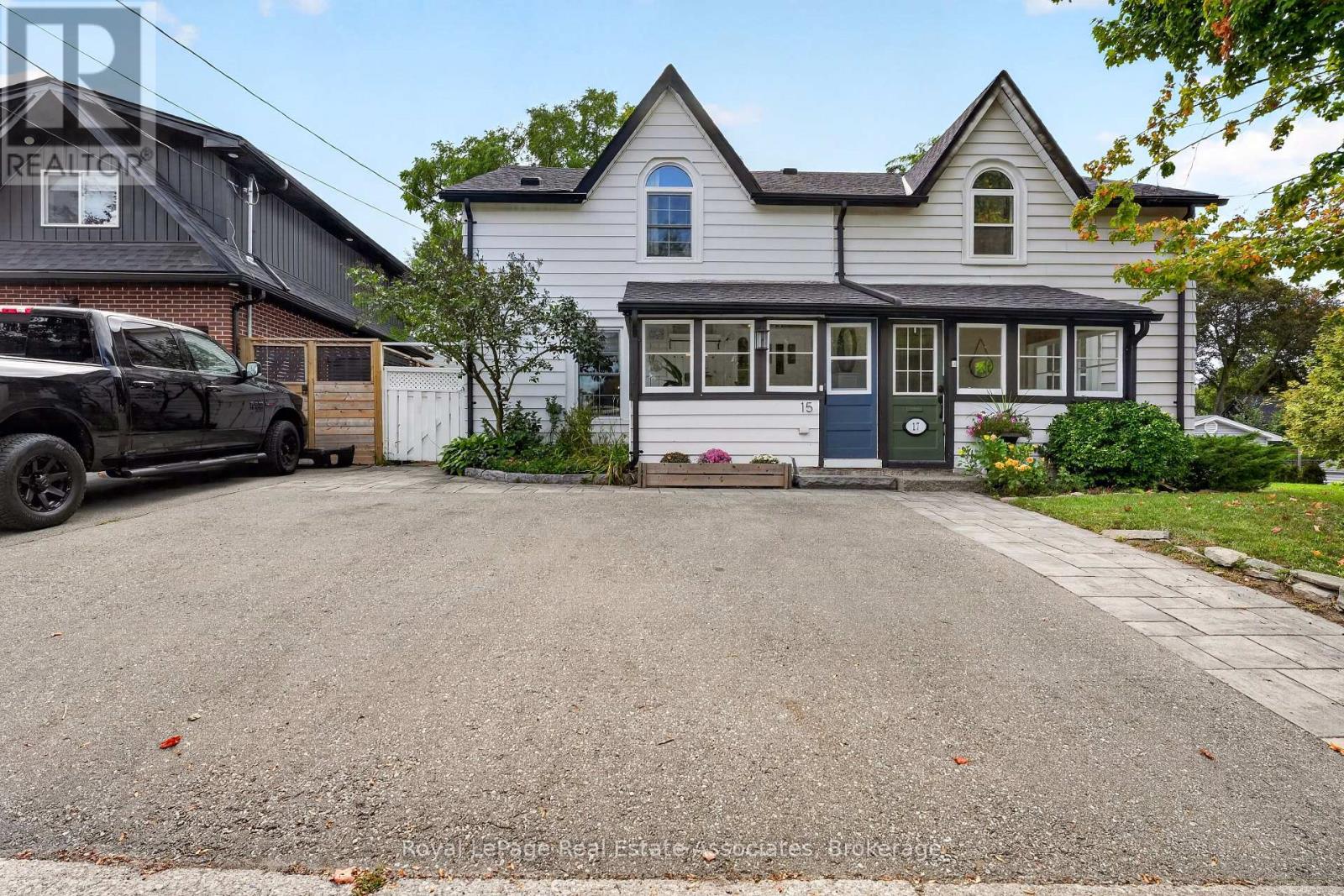 15 Charles Street, Halton Hills (Georgetown), Ontario  L7G 2Z1 - Photo 1 - W13798176