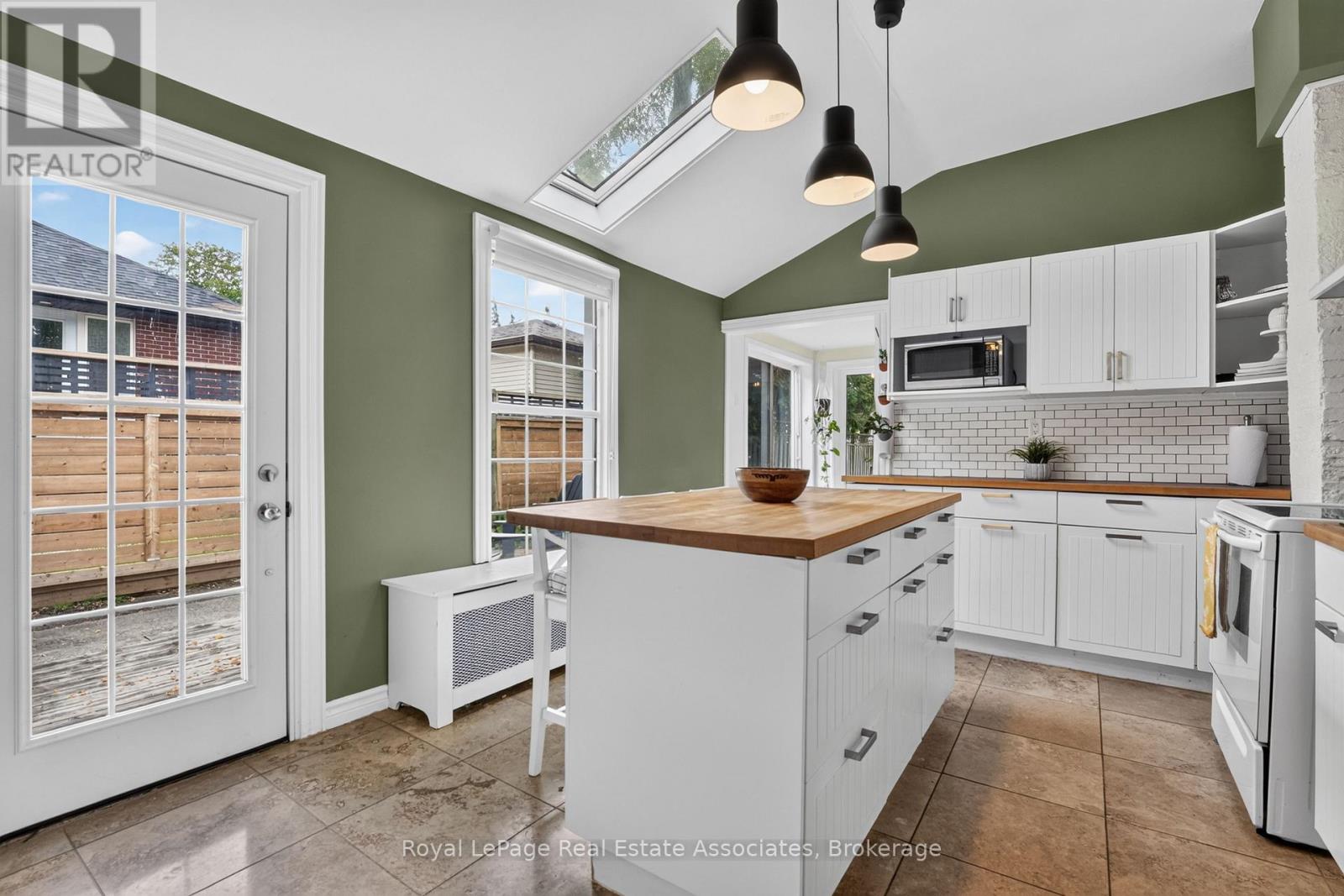 15 Charles Street, Halton Hills (Georgetown), Ontario  L7G 2Z1 - Photo 10 - W13798176