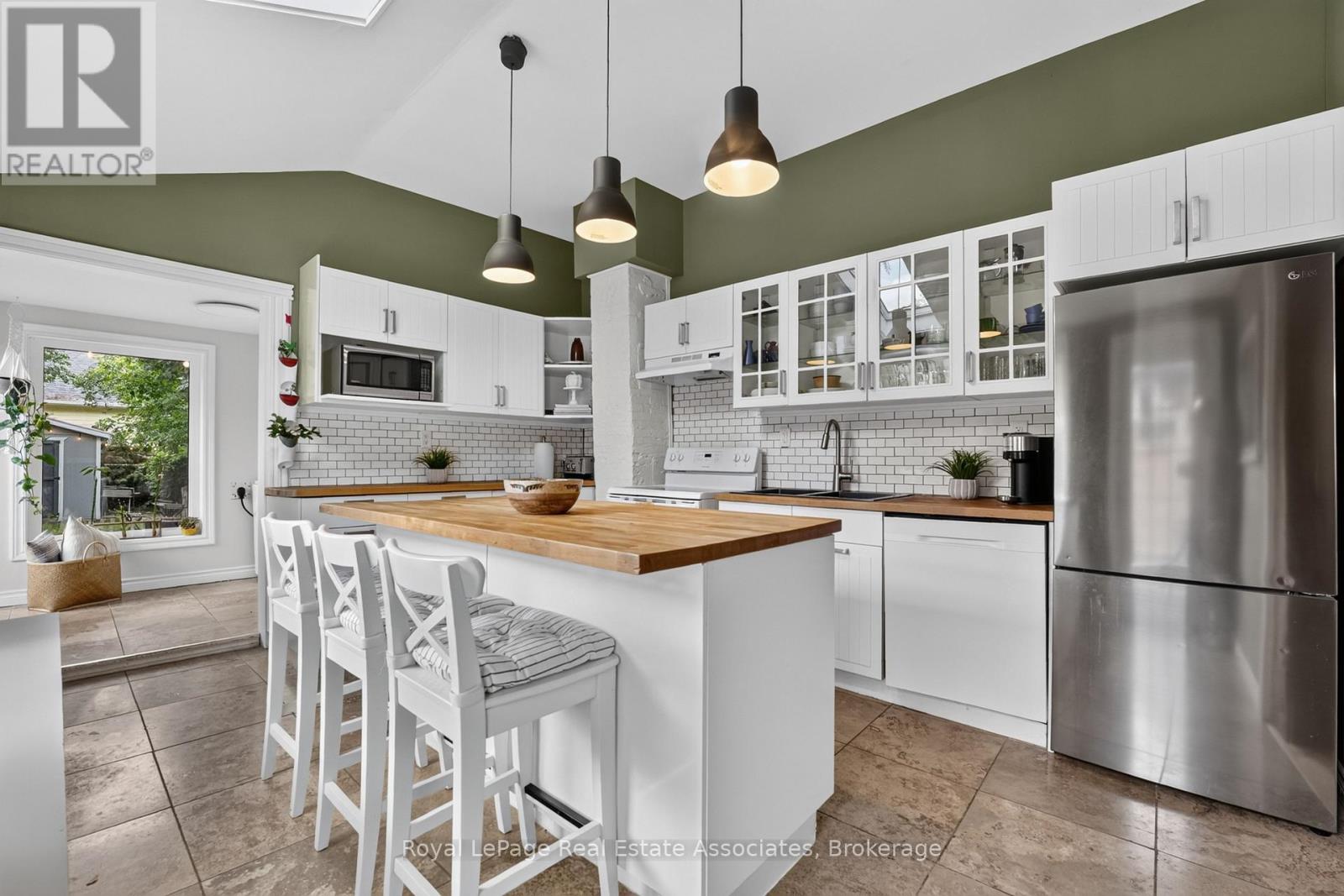 15 Charles Street, Halton Hills (Georgetown), Ontario  L7G 2Z1 - Photo 11 - W13798176