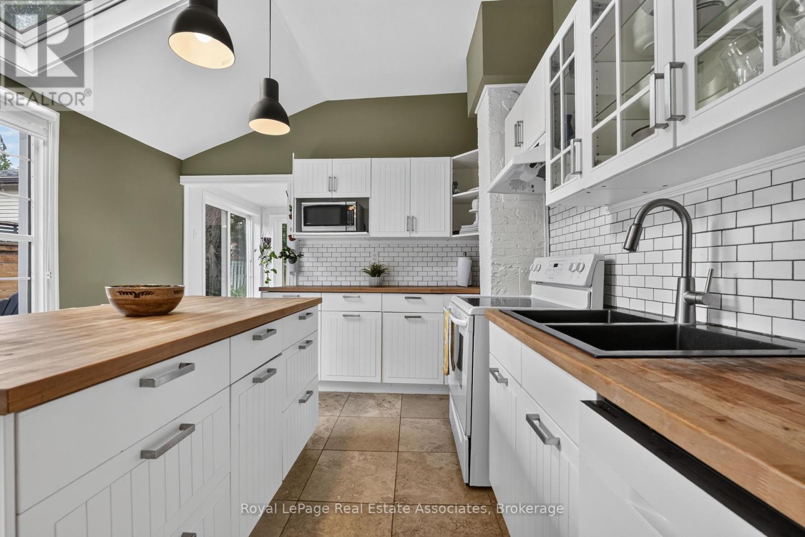15 Charles Street, Halton Hills (Georgetown), Ontario  L7G 2Z1 - Photo 12 - W13798176