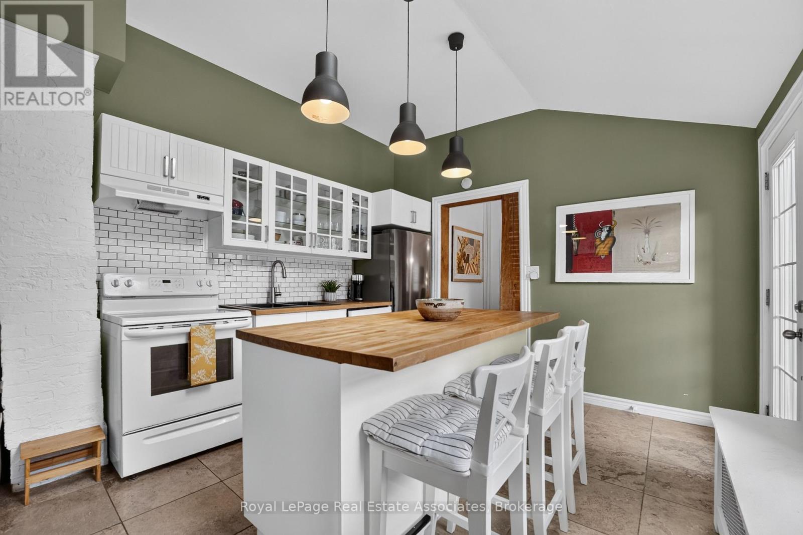 15 Charles Street, Halton Hills (Georgetown), Ontario  L7G 2Z1 - Photo 13 - W13798176