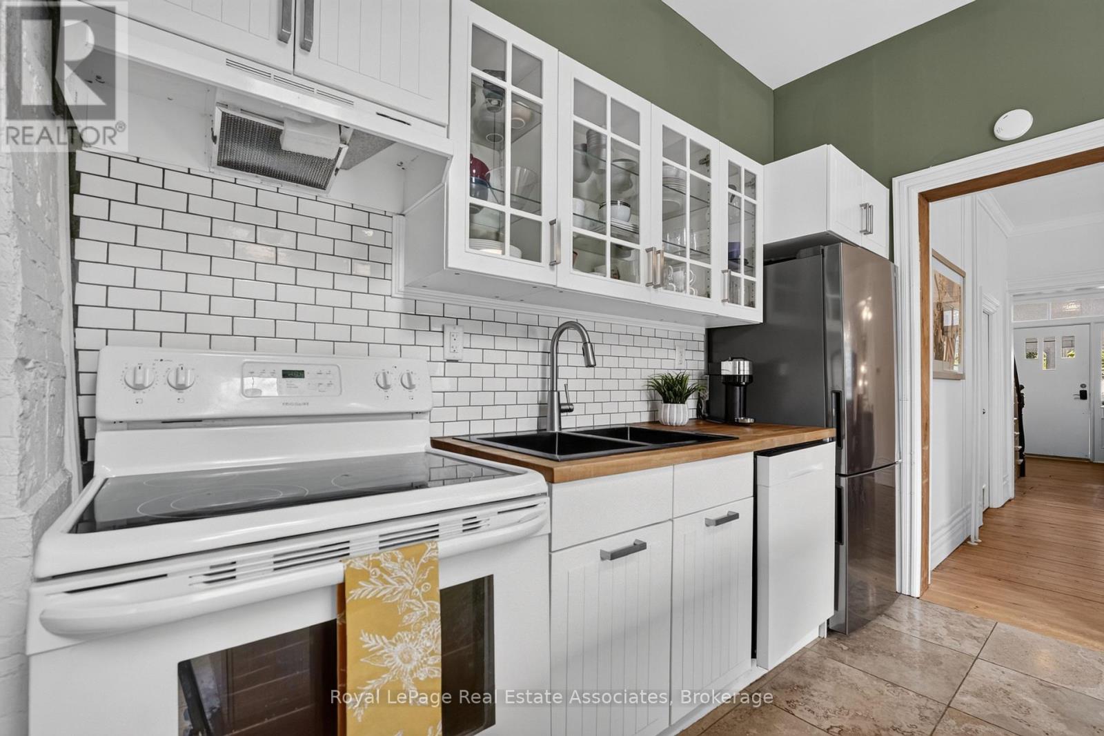15 Charles Street, Halton Hills (Georgetown), Ontario  L7G 2Z1 - Photo 14 - W13798176
