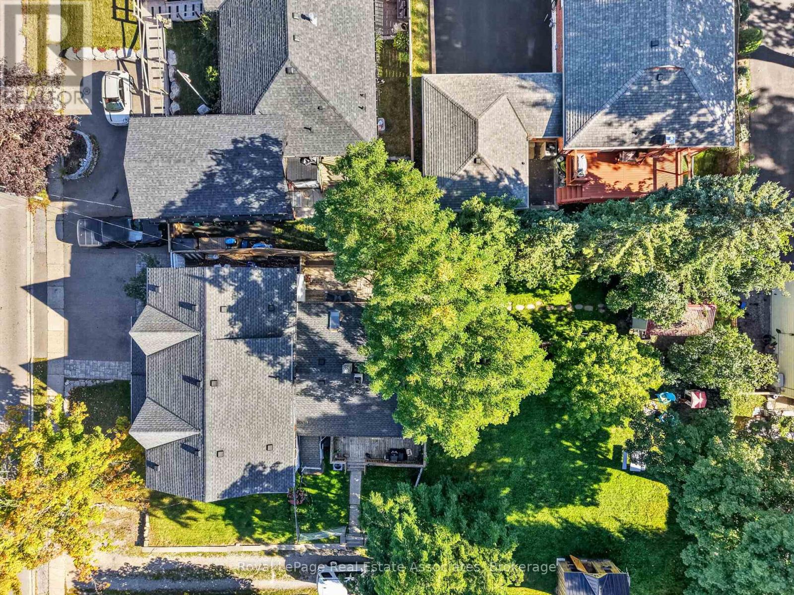 15 Charles Street, Halton Hills (Georgetown), Ontario  L7G 2Z1 - Photo 2 - W13798176