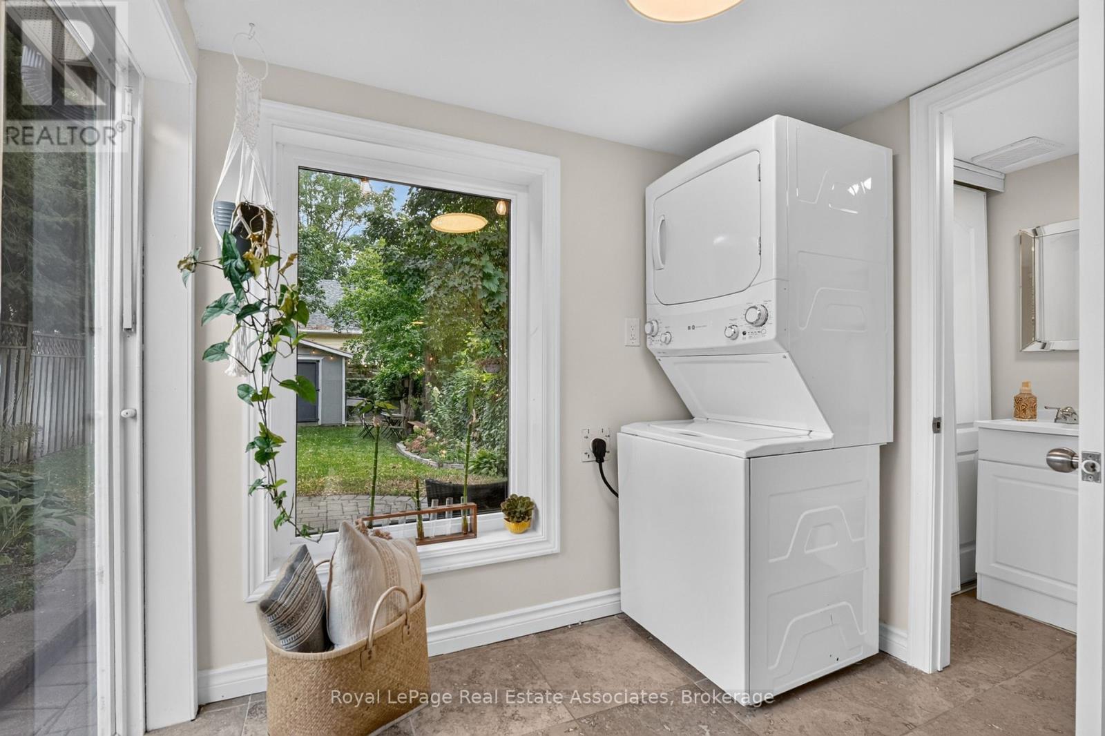 15 Charles Street, Halton Hills (Georgetown), Ontario  L7G 2Z1 - Photo 24 - W13798176
