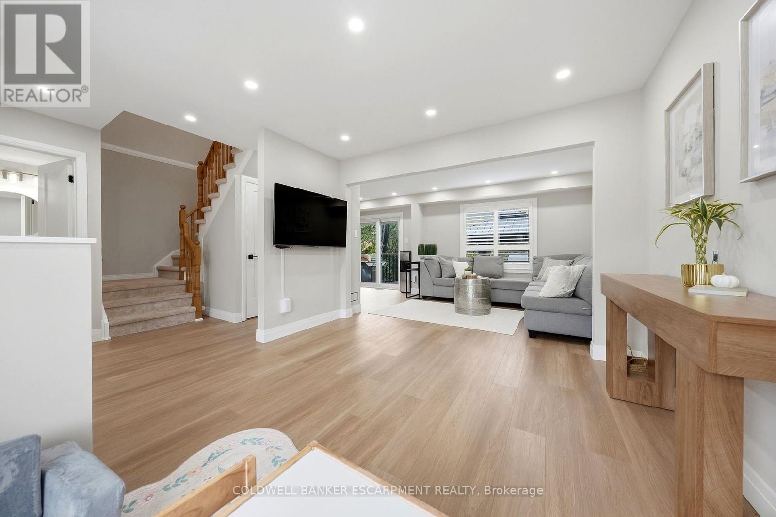 23 Lasby Lane, Halton Hills (Ac Acton), Ontario  L7J 2W9 - Photo 15 - W13800416