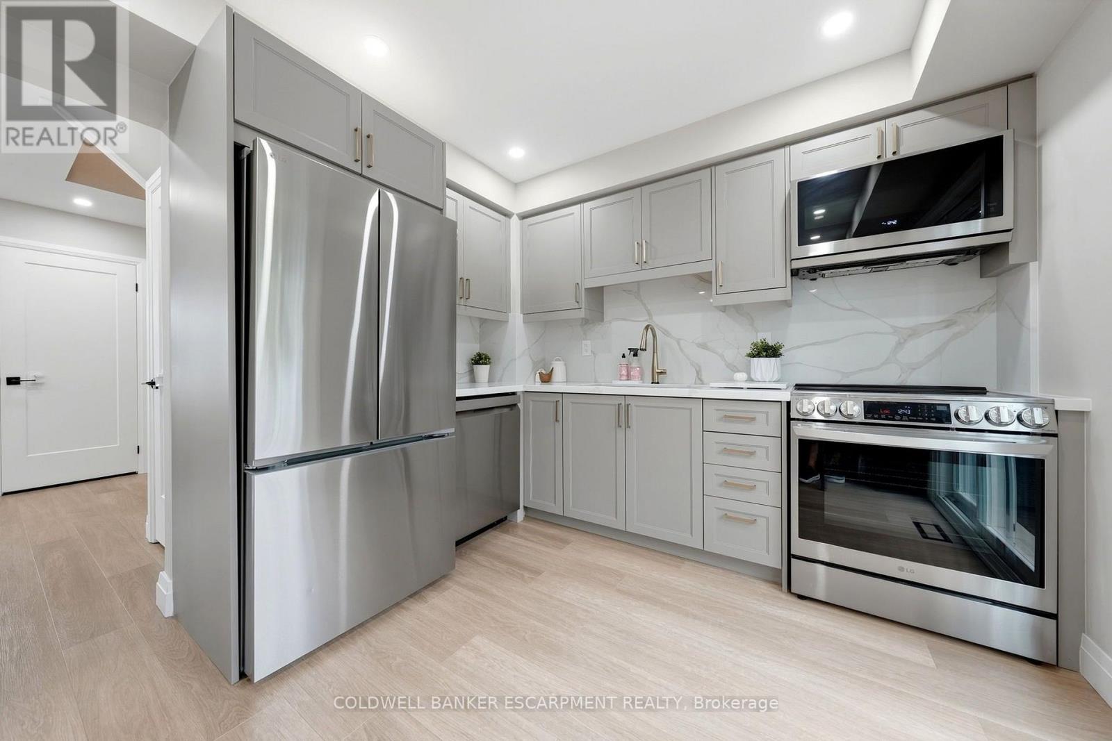 23 Lasby Lane, Halton Hills (Ac Acton), Ontario  L7J 2W9 - Photo 22 - W13800416