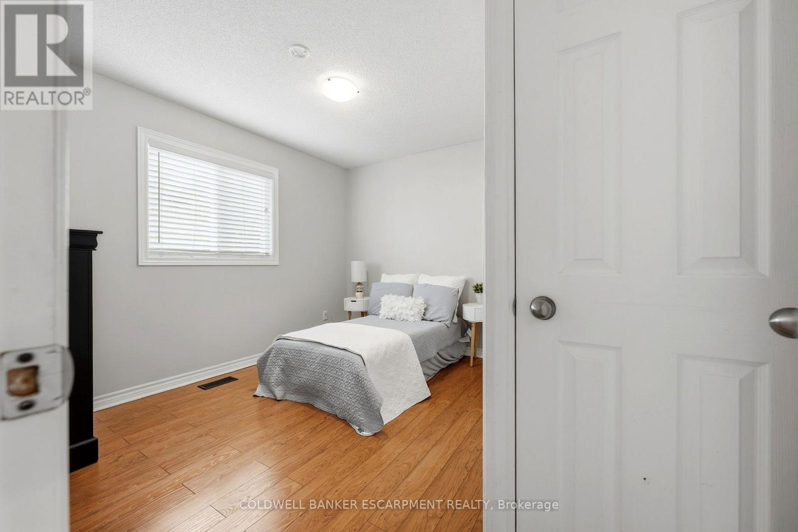 23 Lasby Lane, Halton Hills (Ac Acton), Ontario  L7J 2W9 - Photo 31 - W13800416