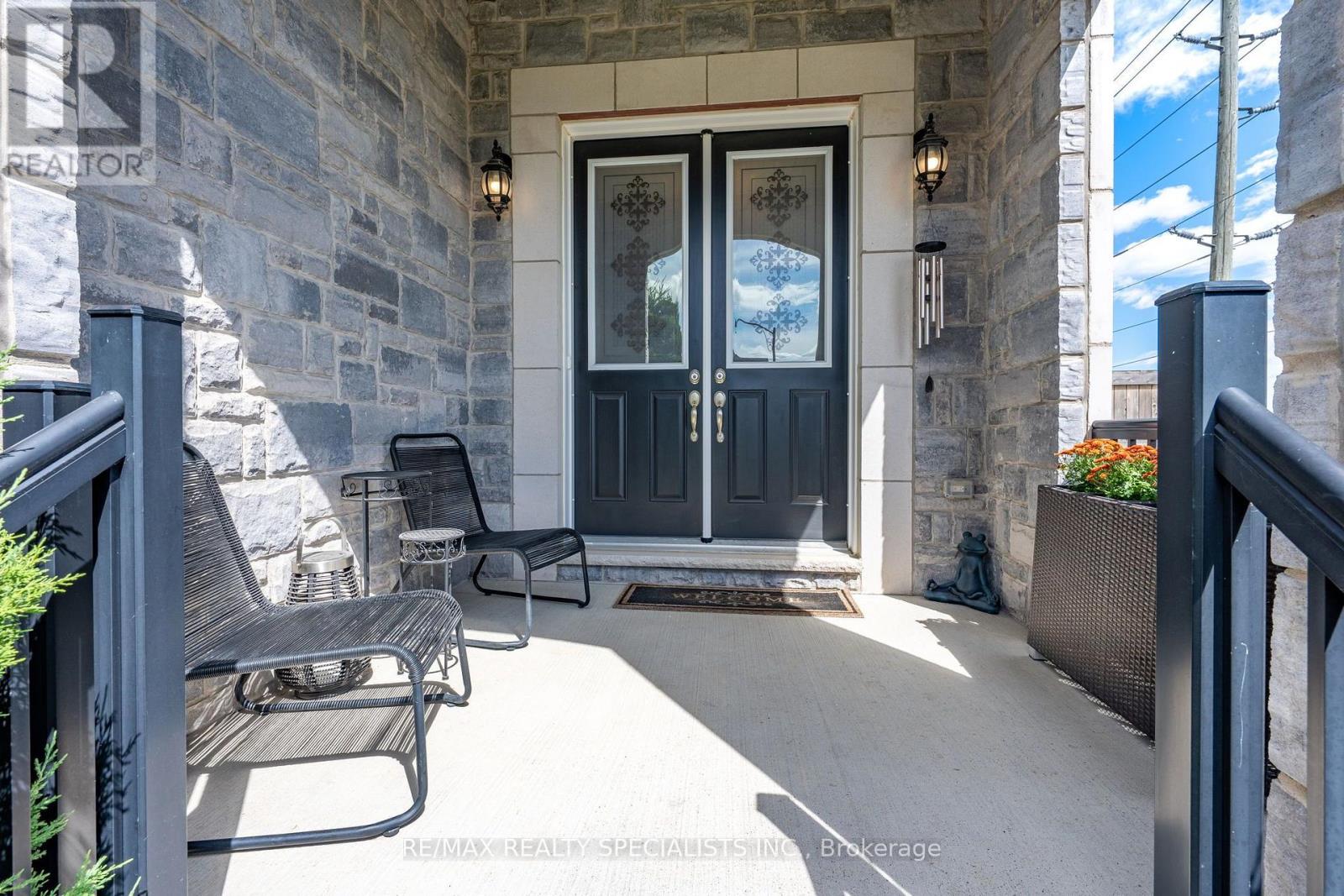 9 Calico Court, Halton Hills (Georgetown), Ontario  L7G 0M1 - Photo 4 - W13801766