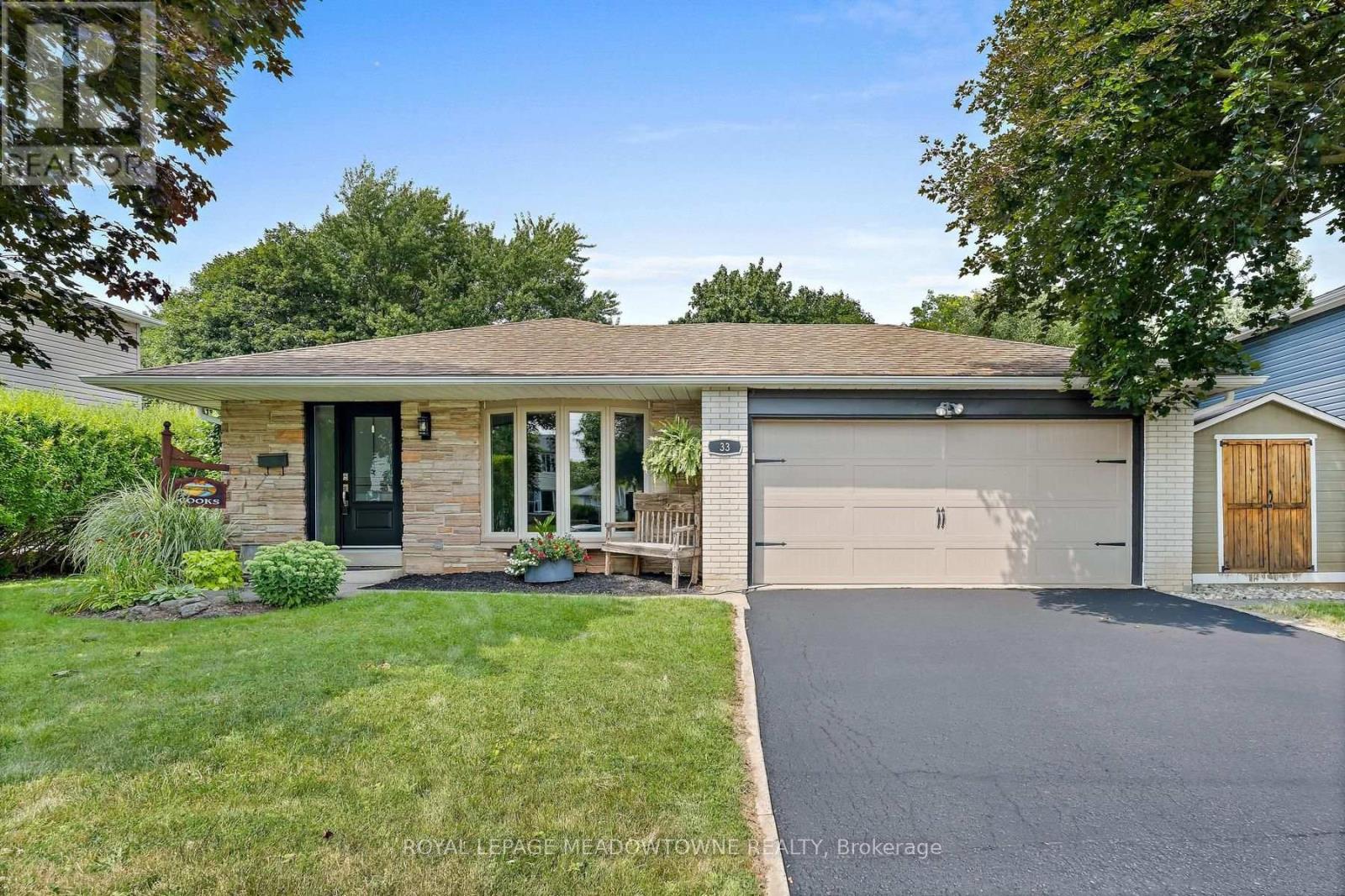 33 Fagan Drive, Halton Hills (Georgetown), Ontario  L7G 4P4 - Photo 1 - W13801888