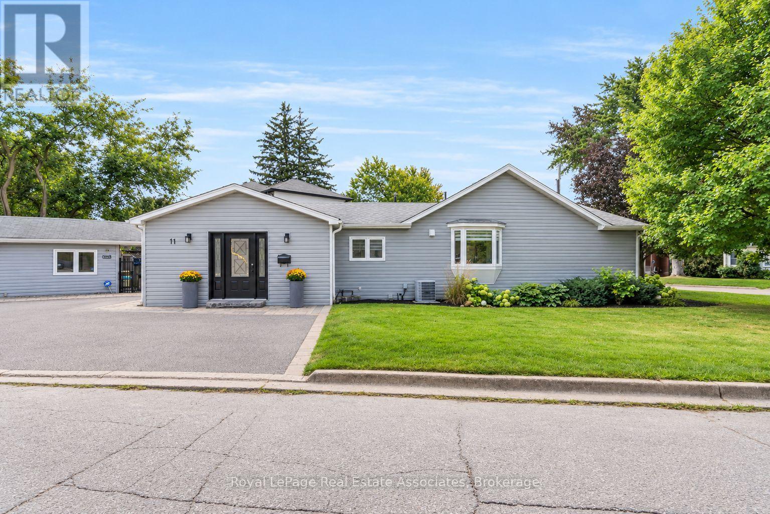11 Churchill Crescent, Halton Hills (Georgetown), Ontario  L7G 2M8 - Photo 3 - W13802276